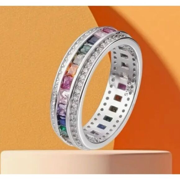 New ring with band of colored crystals & rhinestones size 7 - Picture 2 of 4